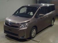 TOYOTA VOXY HV